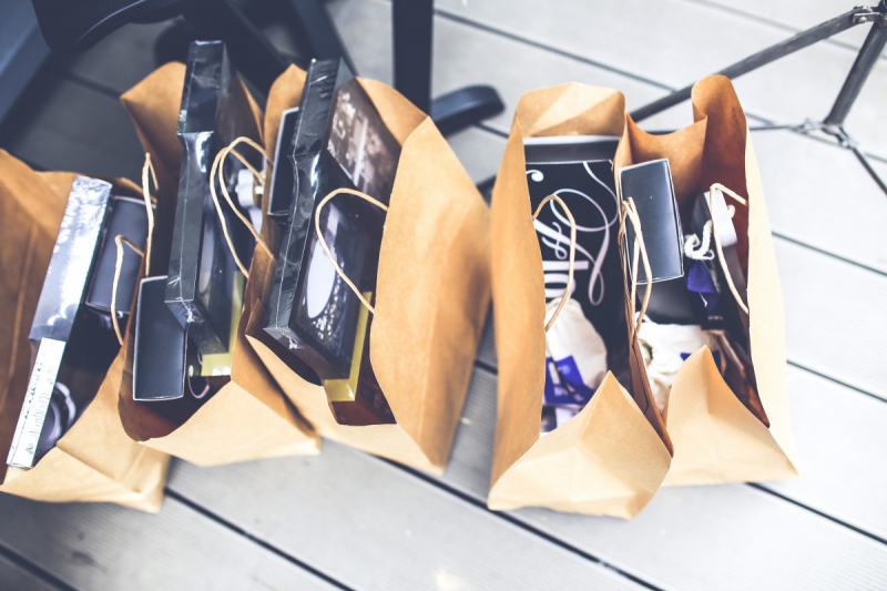vitrine-REVEST LES ROCHES-min_shop_shopping_bags_gift_brown_blank_market_product-722676